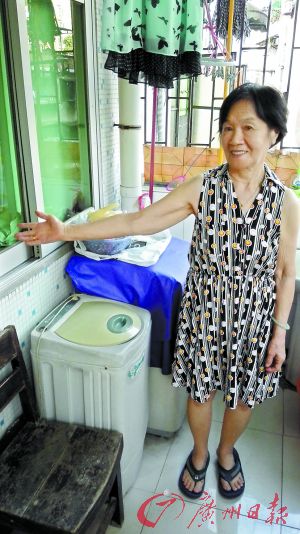 余婆婆对阿丽的服务很满意，“你看搞得多干净！我自己也是一个爱干净的人，但都没有她搞得这么好。”