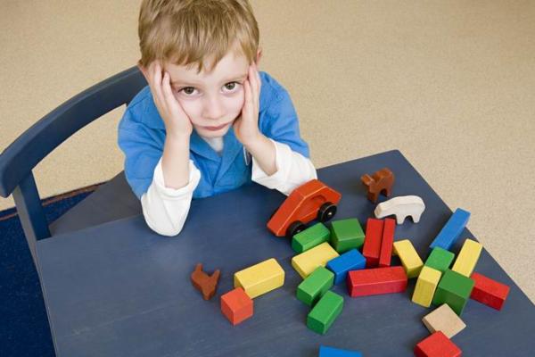 孩子说“我很无聊”时，TA并不需要你胡乱塞过来的玩具