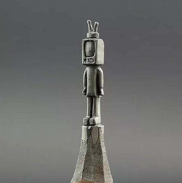 他把米开朗琪罗的《创世纪》雕刻在铅笔尖上