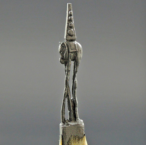 他把米开朗琪罗的《创世纪》雕刻在铅笔尖上