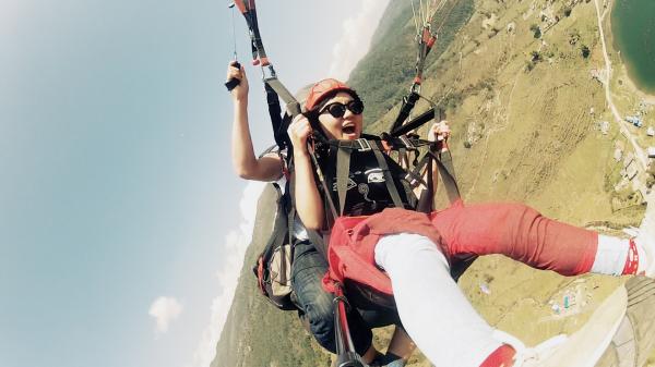 荣耀少年湃 | 旅行少女的奇遇世界：年轻干什么？出去玩儿