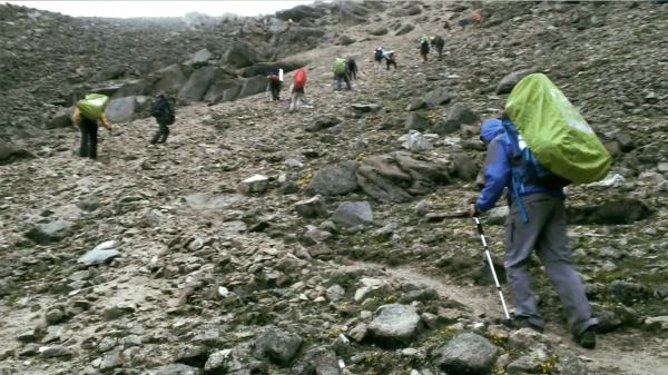 荣耀少年湃 | 旅行少女的奇遇世界：年轻干什么？出去玩儿