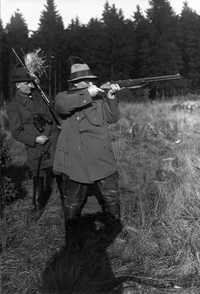 狩猎、别墅、劫掠艺术品：纳粹德国的骄奢淫逸