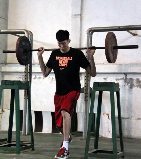 周琦，下一个中国篮球的扛旗者？看看NBA球探报告怎么说