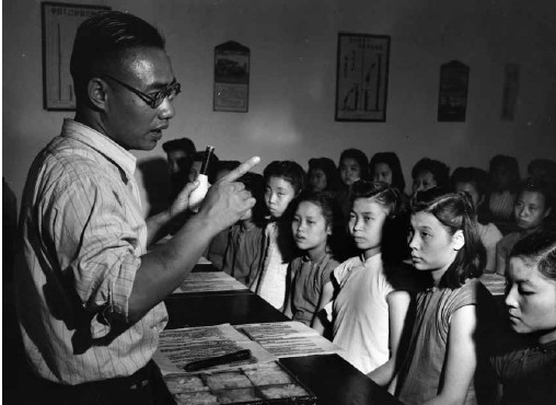 读图︱抗战大后方的面孔：从逃生列车上跌落的女童