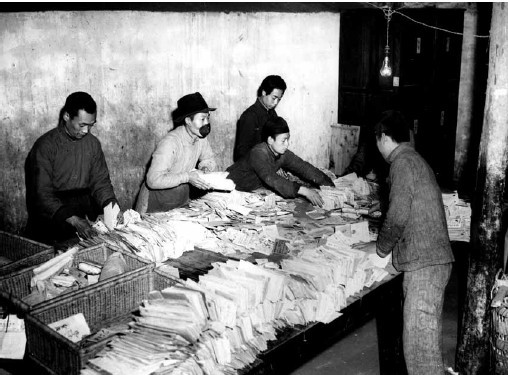 读图︱抗战大后方的面孔：从逃生列车上跌落的女童