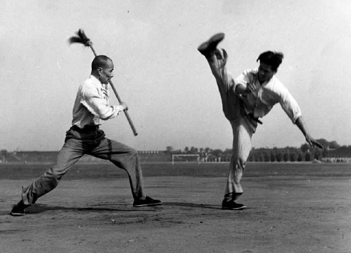 读图︱抗战大后方的面孔：从逃生列车上跌落的女童