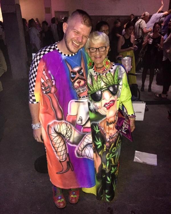 论扮酷，你一定比不过这位87岁的大反派奶奶