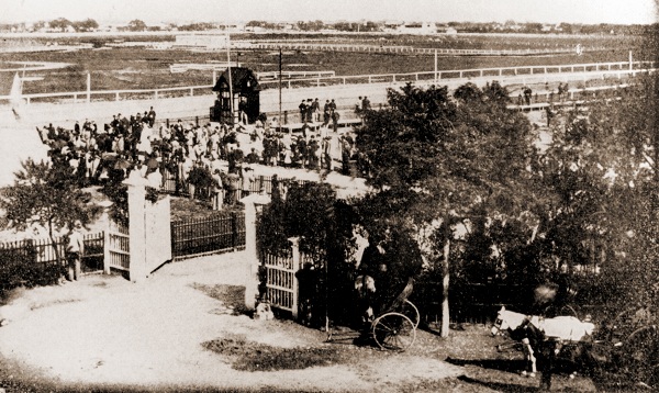 十一逛上海：洋人的跑马厅如何变成人民广场