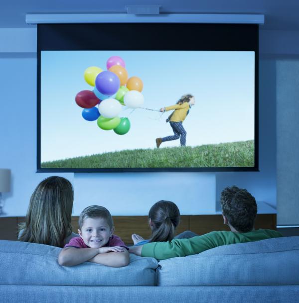 有了这份“合家欢”电影清单，台风刮8天也没问题