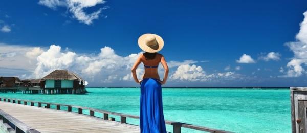 哲学家说：旅行得越多越快，我们经历得就越少