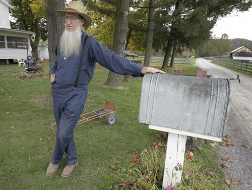 66岁的塞缪尔?姆雷特站在他的房子外。图：Nytimes