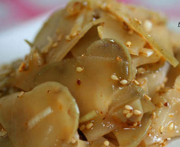 榨菜是很常见的咸菜，可以用水洗去部分盐分后再加工。图片来自http://www.fancai.com