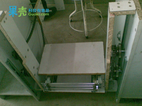 如果做的尺寸不是很大的话，可以选择小一些的齿轮和链轮。