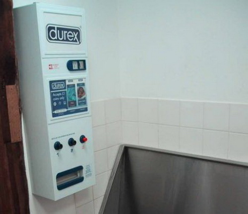 48个避孕套，够他用一阵的……（图：oddee）