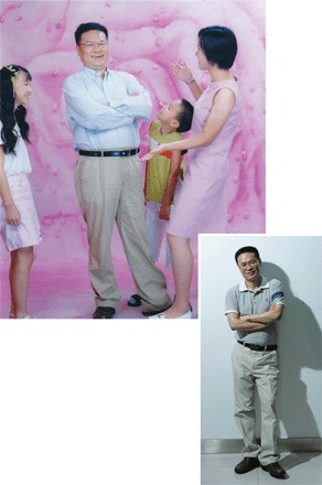 赵立平减肥前后的对比。赵立平认为，调节肠道菌群是他减肥成功的关键。（图片：赵立平）