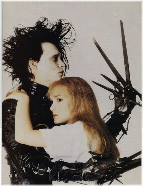 《剪刀手爱德华》，跨人机之爱。