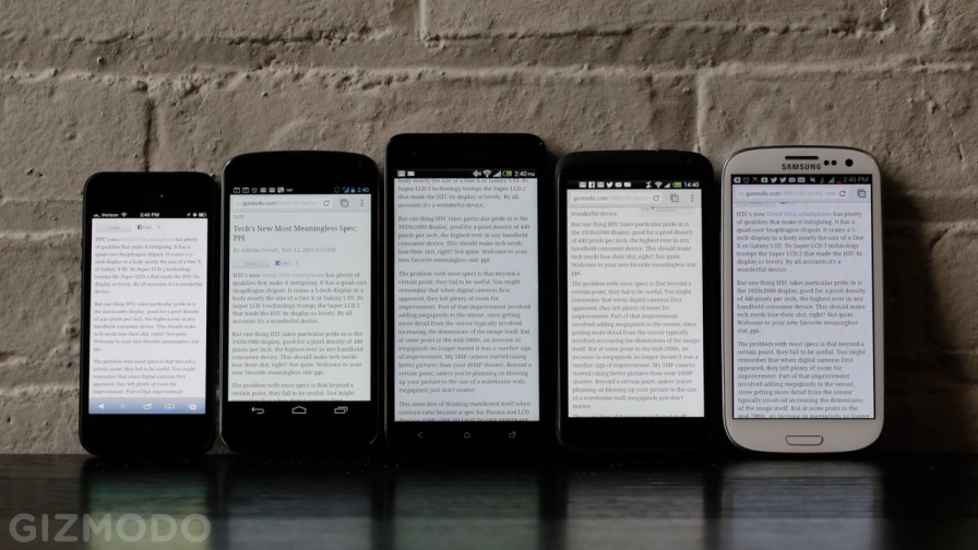 从左到右依次是：iPhone、Nexus 4、Droid DNA、One X 和Galaxy S III