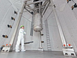 维护中的大型强子对撞机。图片：MATT KAPUST/SANFORD LAB/AP