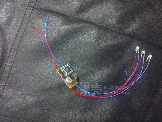 GEEK小浪漫：靠在一起就会闪烁的心