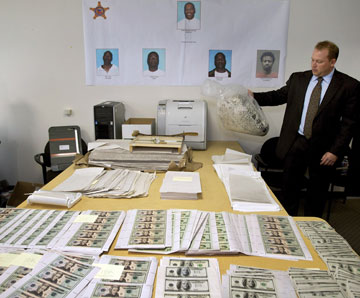 伪钞制造者：没有最奇葩，只有更奇葩！