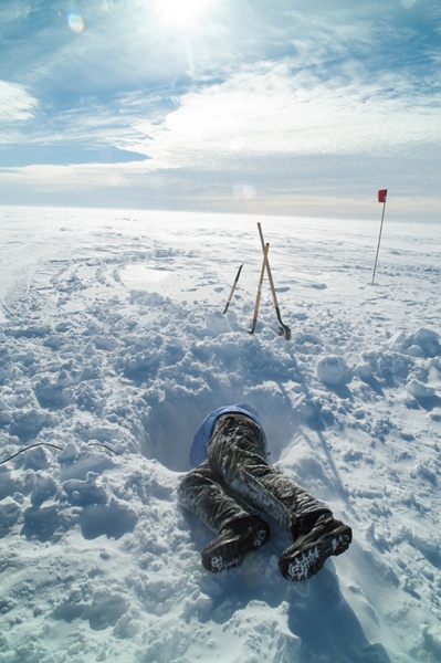去南极，到万年寒冰之下去寻找生命
