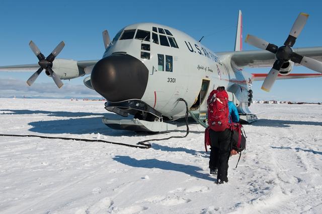 去南极，到万年寒冰之下去寻找生命