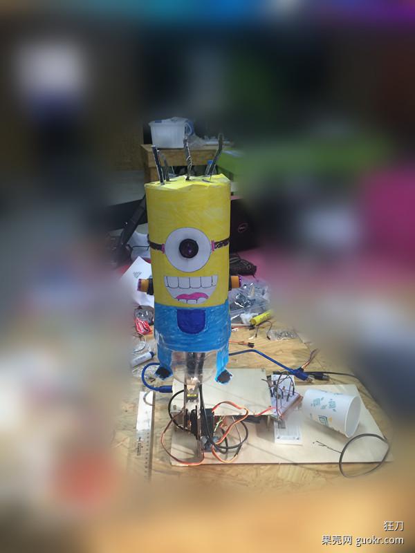 红外避障玩具：“别摸我”小黄人