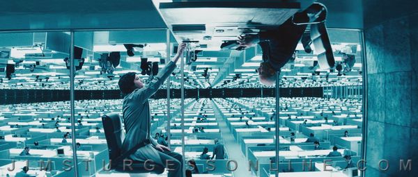 两个世界在交涉。