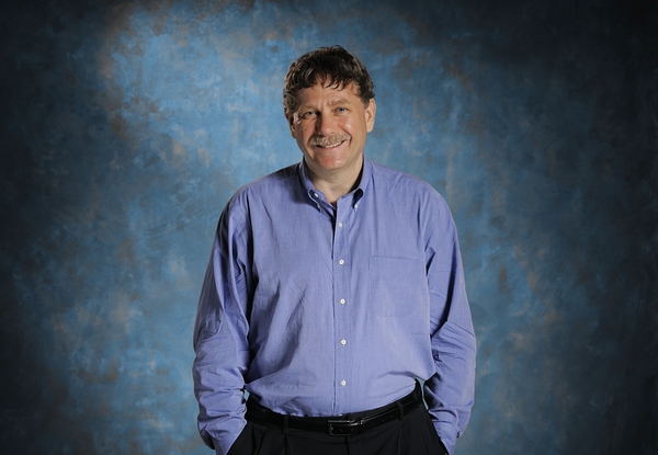 本文编译自《纽约时报》 2012 年 1 月 3 日的科学人物访谈,对话麻省理工学院－哈佛大学博德研究所所长，生物医学领军人物，数学博士埃里克 · 兰德（图片来源：boston.com）