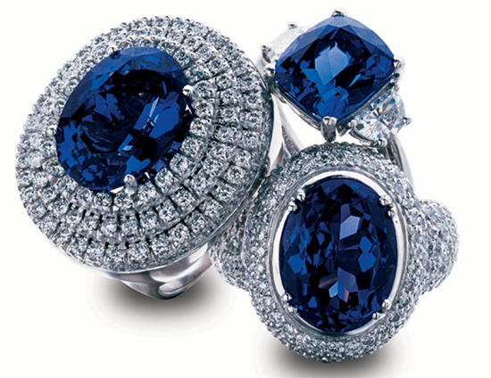 由于坦桑石硬度较低，买到坦桑石戒指的同学可要小心佩戴了，不要等你的戒指上已经伤痕累累时才追悔莫及。图：tanzaniteone.com