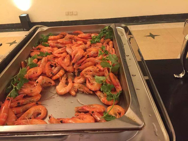 澎湃联播|闹太套，小明今晚不用滚出去了