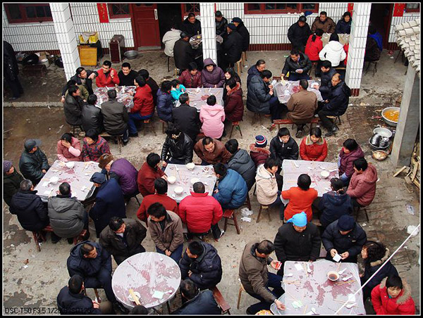 澎湃联播|闹太套，小明今晚不用滚出去了