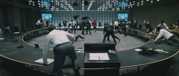 “战争室不准打架！”