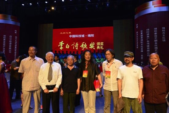 为什么获国内文学奖不觉得很光荣？