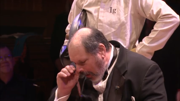 【搞笑诺奖】医学奖：流鼻血？上腌猪肉条！