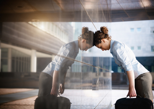 【论文故事】遭遇心理问题，你会告诉上司吗？