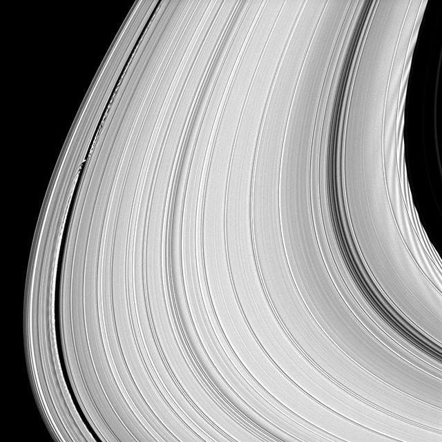 假如土星从地球旁边掠过