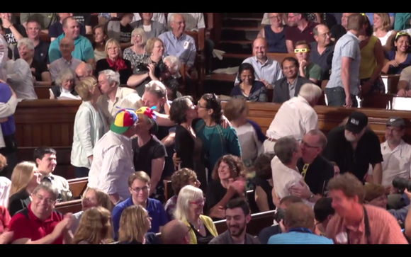 【2015搞笑诺奖】如何在深吻后测出嘴里的DNA？