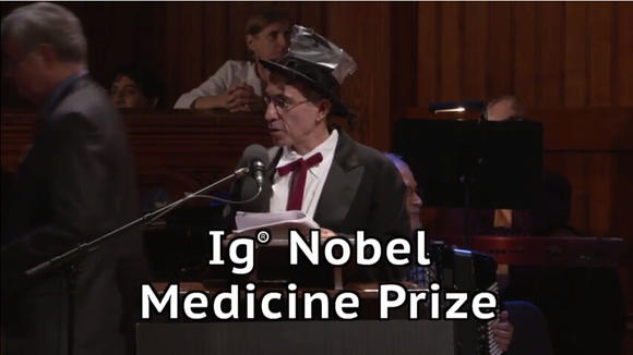 【2015搞笑诺奖】如何在深吻后测出嘴里的DNA？