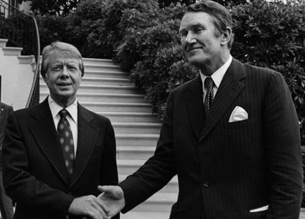 政治人物怎样才能穿对衣服？