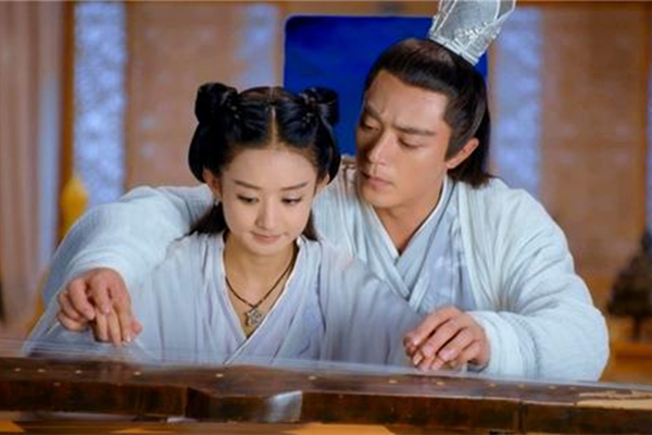 想做一个安静的古装美男，先戴上合适的假发套