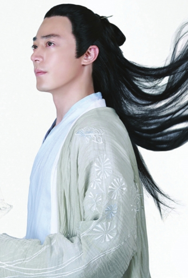 想做一个安静的古装美男，先戴上合适的假发套