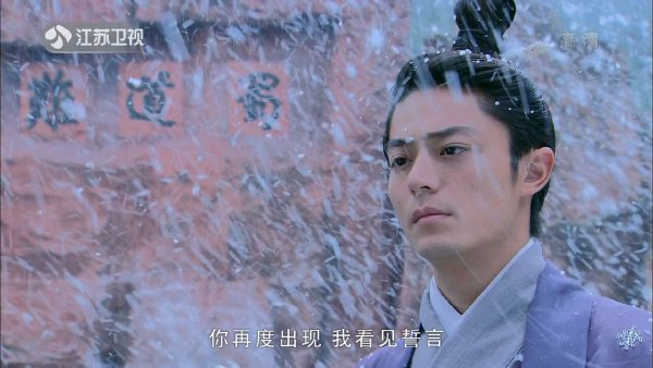 想做一个安静的古装美男，先戴上合适的假发套