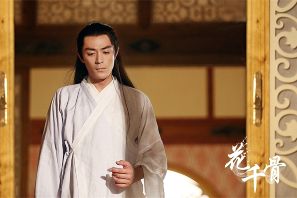 想做一个安静的古装美男，先戴上合适的假发套