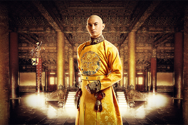 想做一个安静的古装美男，先戴上合适的假发套