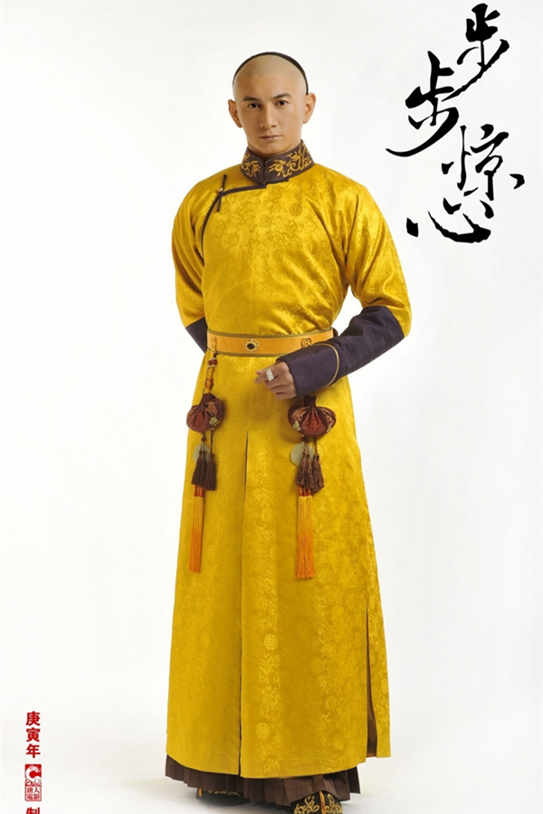 想做一个安静的古装美男，先戴上合适的假发套