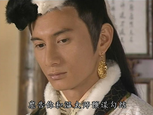 想做一个安静的古装美男，先戴上合适的假发套