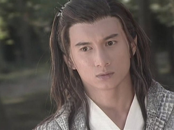 想做一个安静的古装美男，先戴上合适的假发套