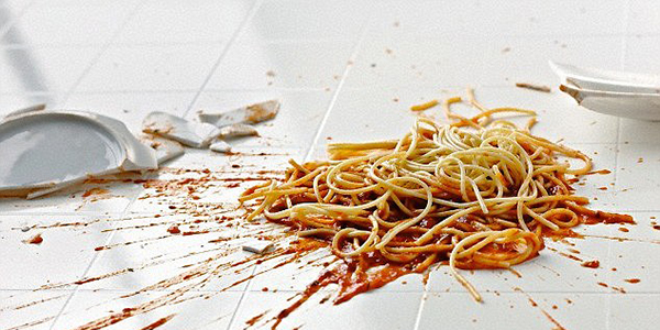 掉在地上的美食，五秒钟之内捡起来就还能吃？